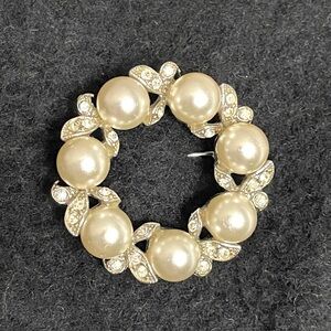 Vintage Faux Pearl w/ Rhinestones Wreath Circle Brooch